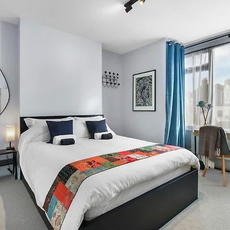 Modern Double Bedroom In City Apartment Room 1 London Bagian luar foto