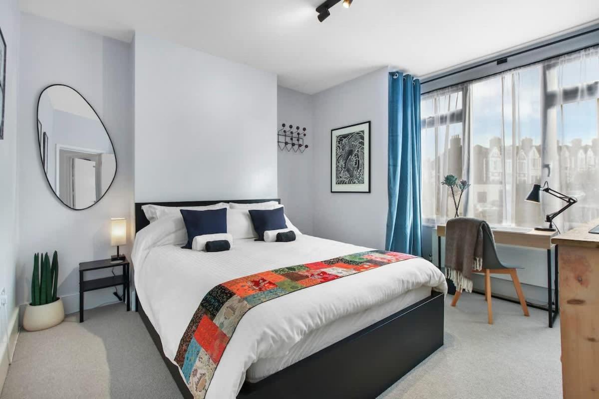 Modern Double Bedroom In City Apartment Room 1 London Bagian luar foto