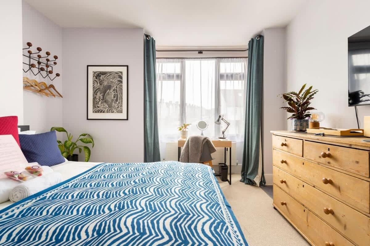 Modern Double Bedroom In City Apartment Room 1 London Bagian luar foto